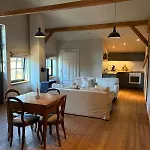Stylish Loft On A Country Farm Apartamento *