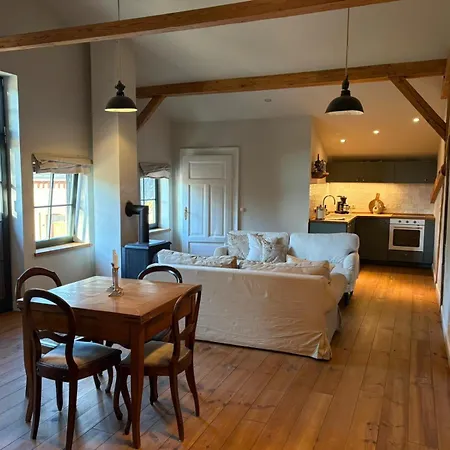 Stylish Loft On A Country Farm Apartment *